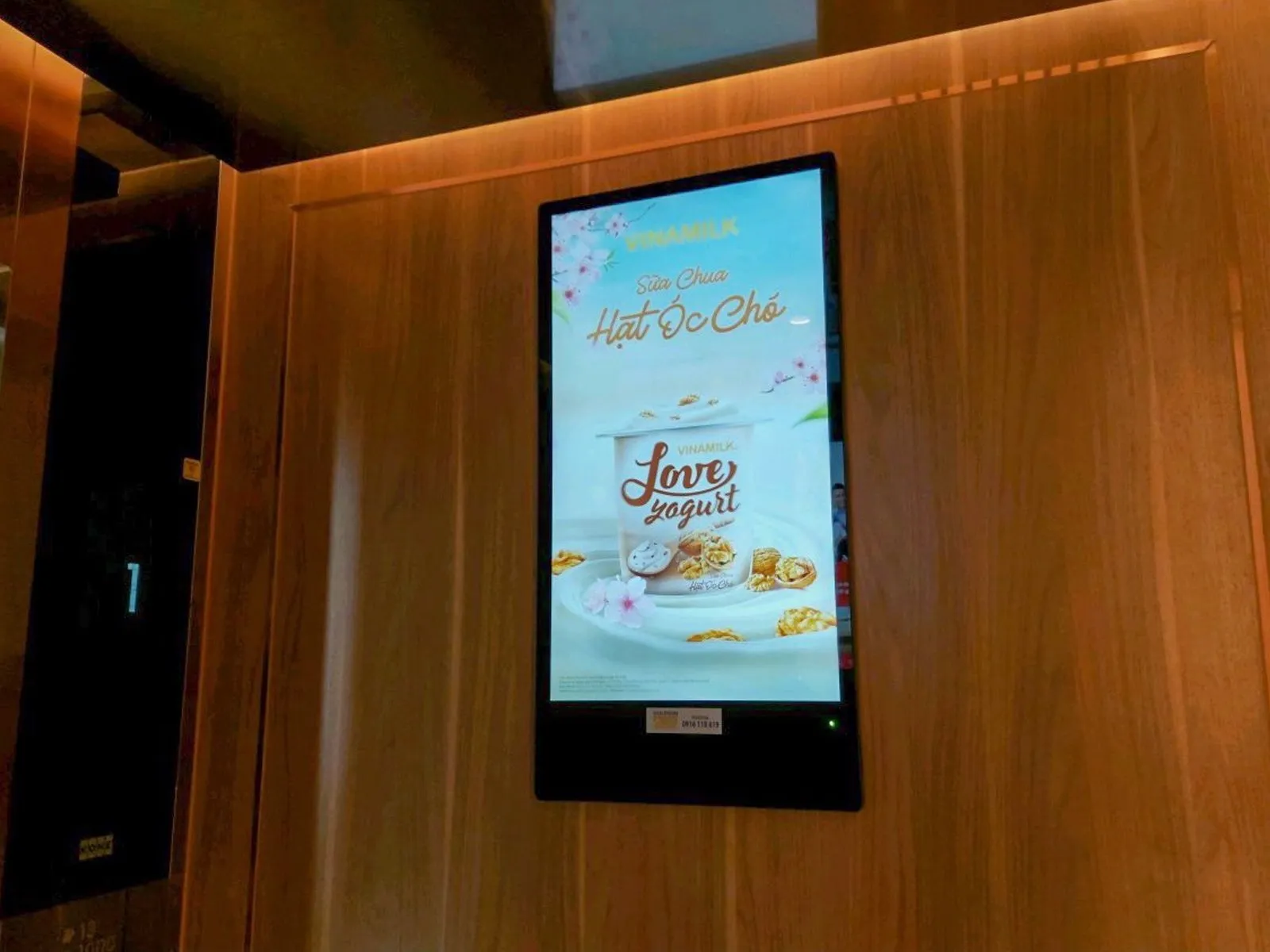 Indoor-digital-signage-43-3