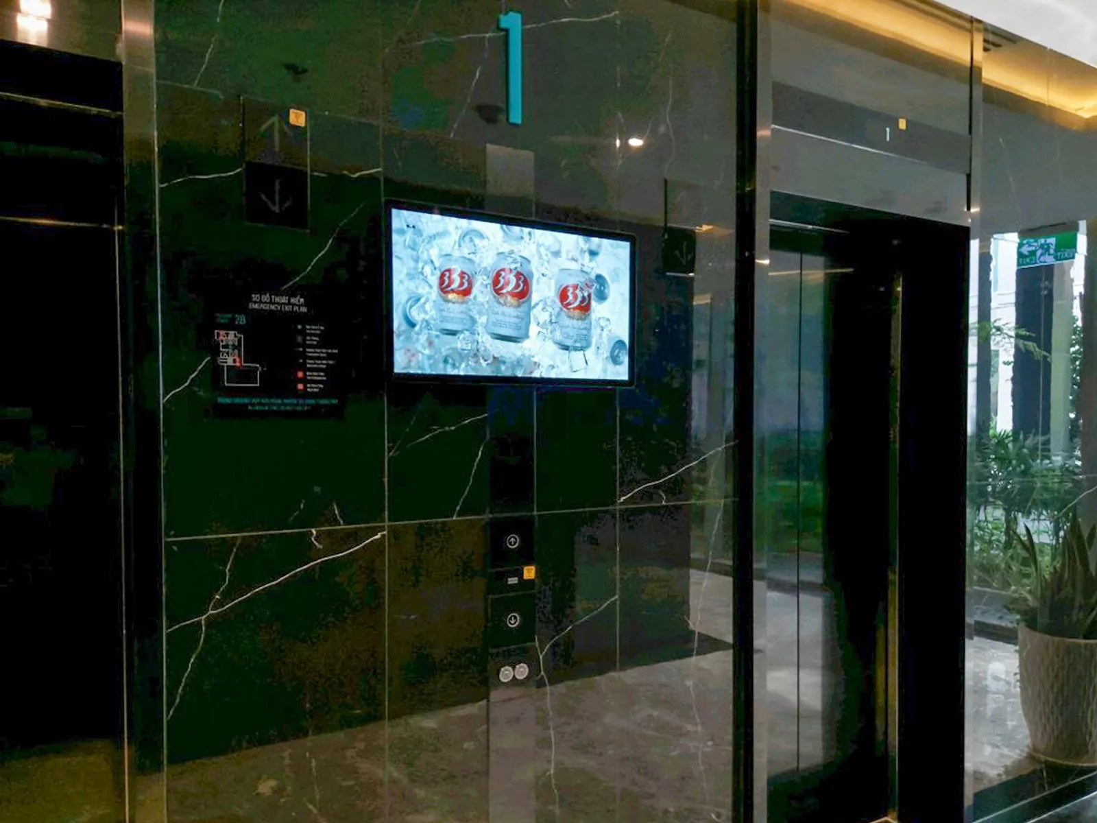 Indoor-digital-signage-43-4